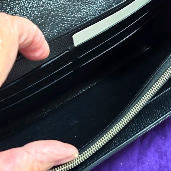 Louis Vuitton Ltd Edition LV Twist lock Sarah Wallet Date Code TM2117 - Picture 8 of 11